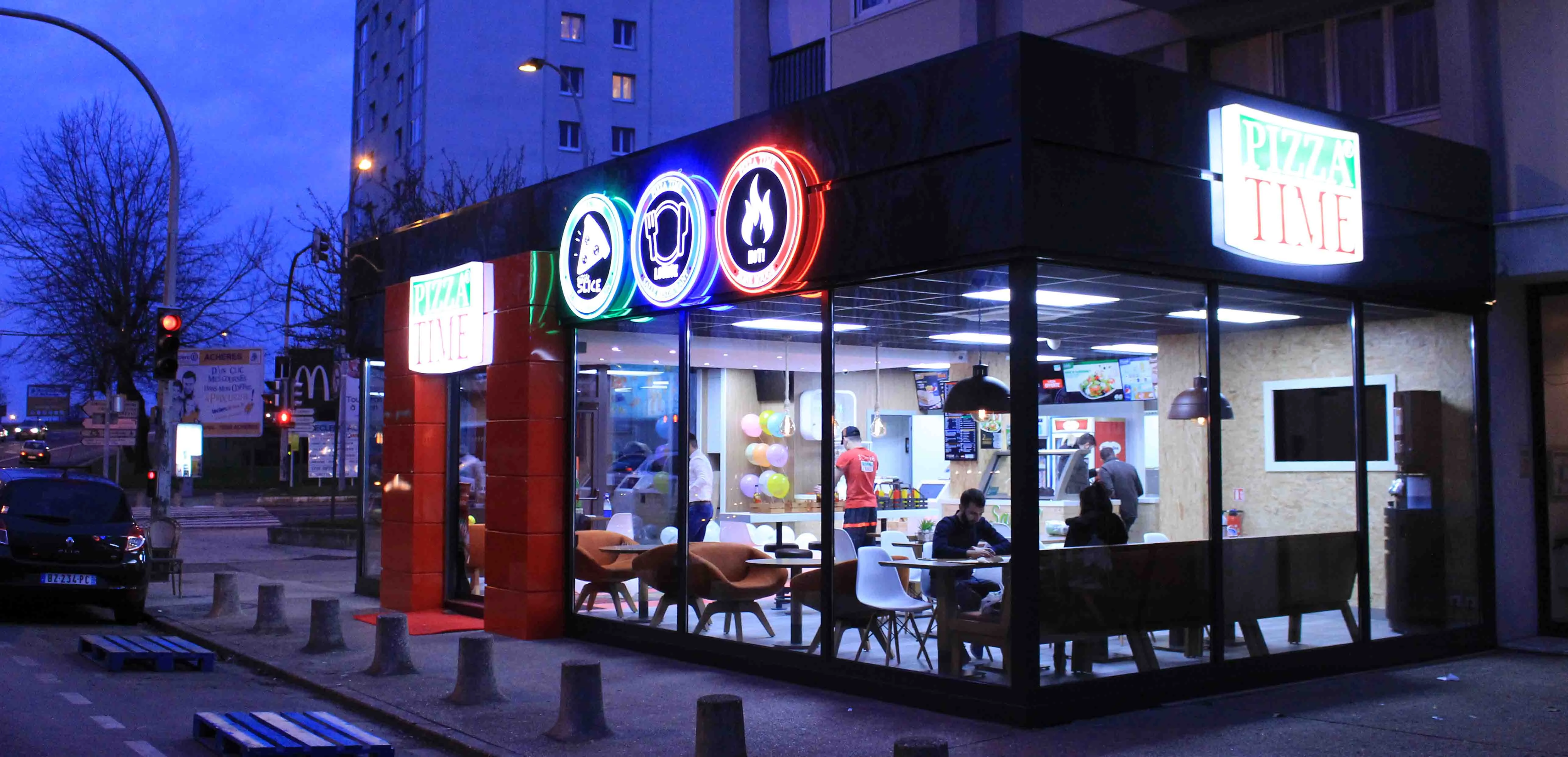 Pizza Time — devanture d'un restaurant